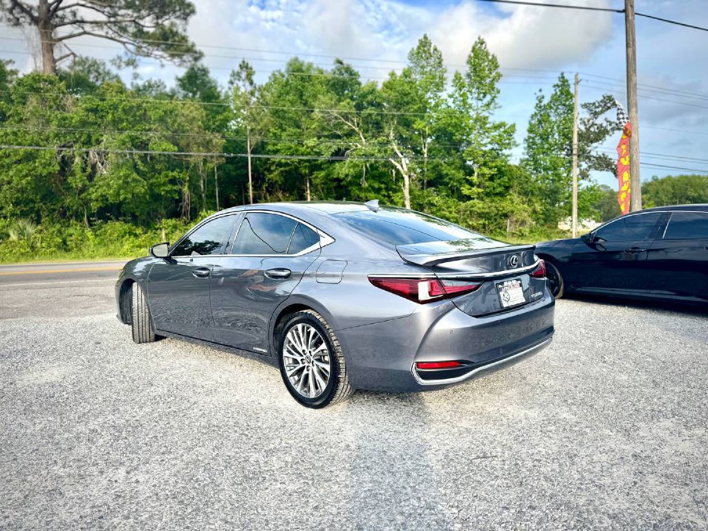 2020 Lexus ES Image 2