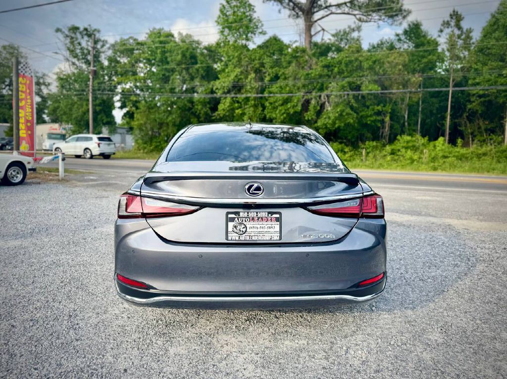 2020 Lexus ES Image 3
