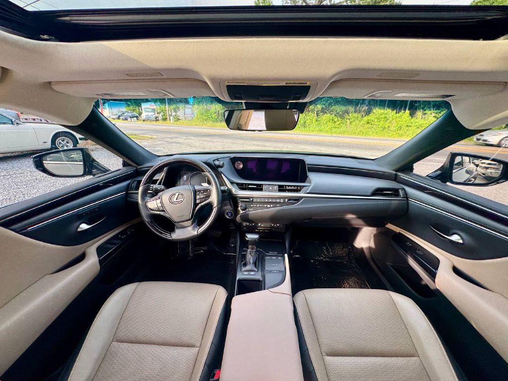 2020 Lexus ES Image 10