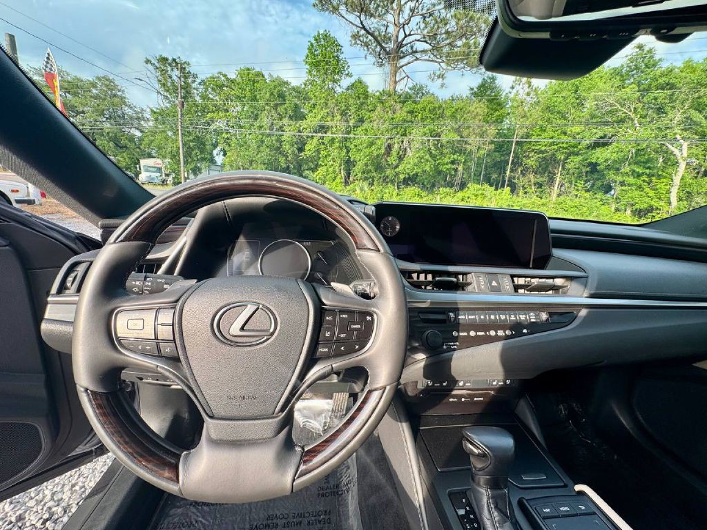 2020 Lexus ES Image 15