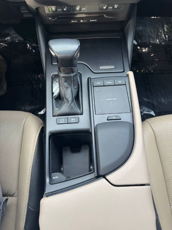2020 Lexus ES Image 17