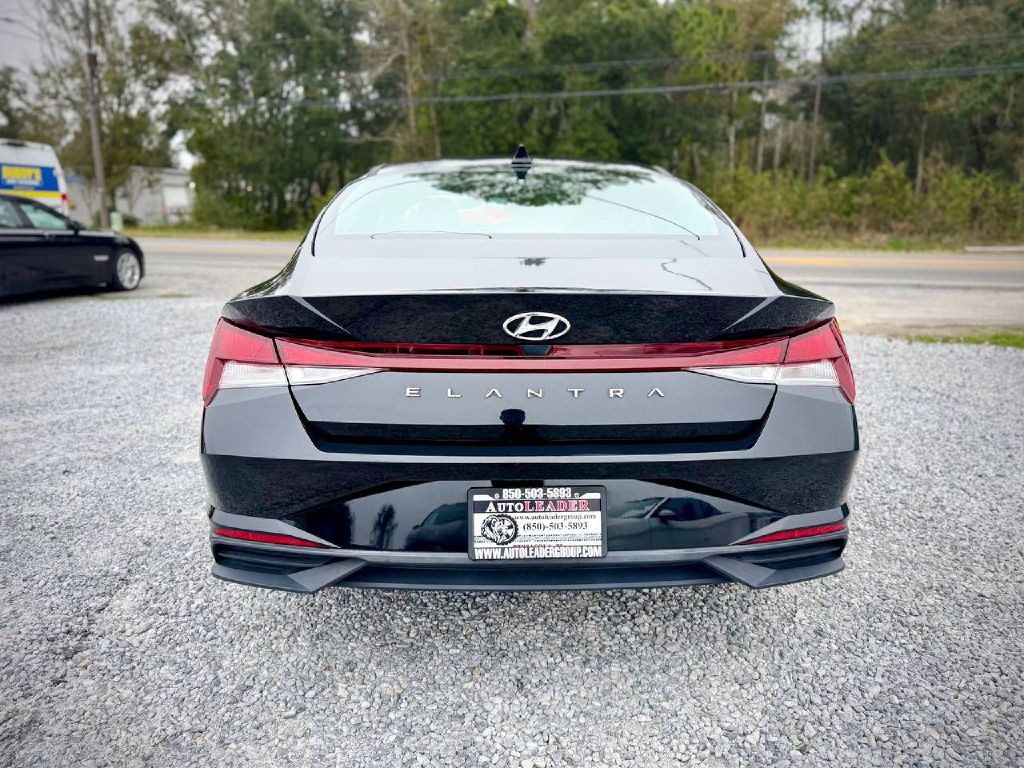 2021 Hyundai Elantra Image 3