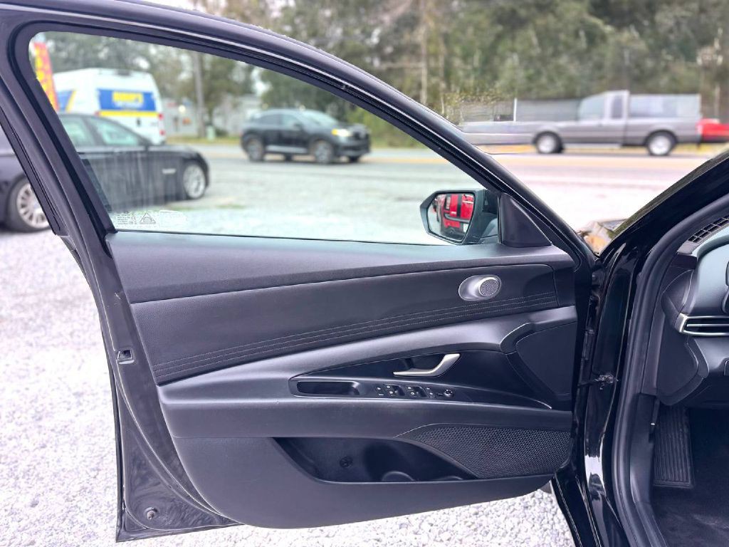 2021 Hyundai Elantra Image 8