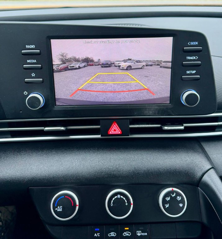 2021 Hyundai Elantra Image 17