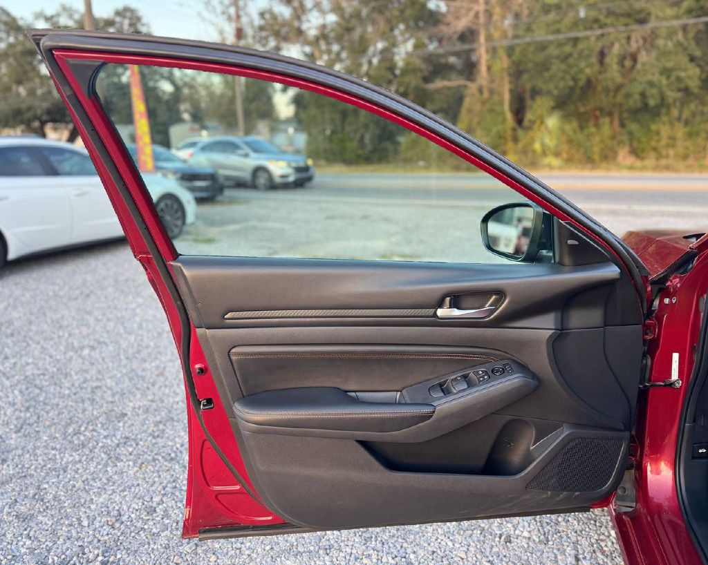 2021 Nissan Altima Image 8