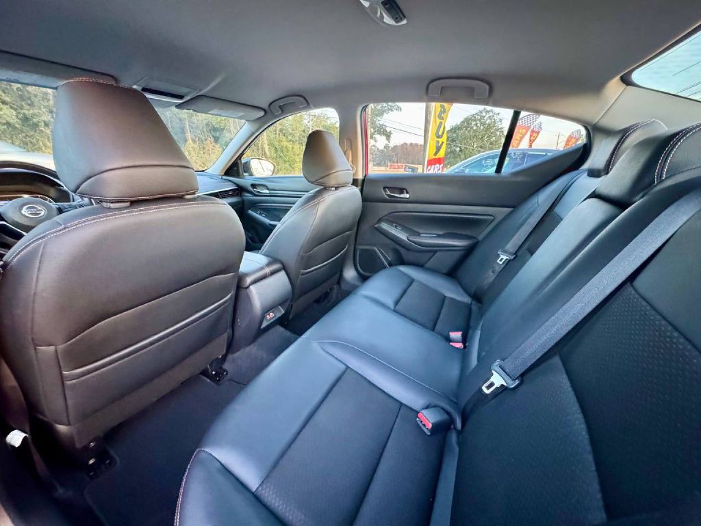 2021 Nissan Altima Image 10
