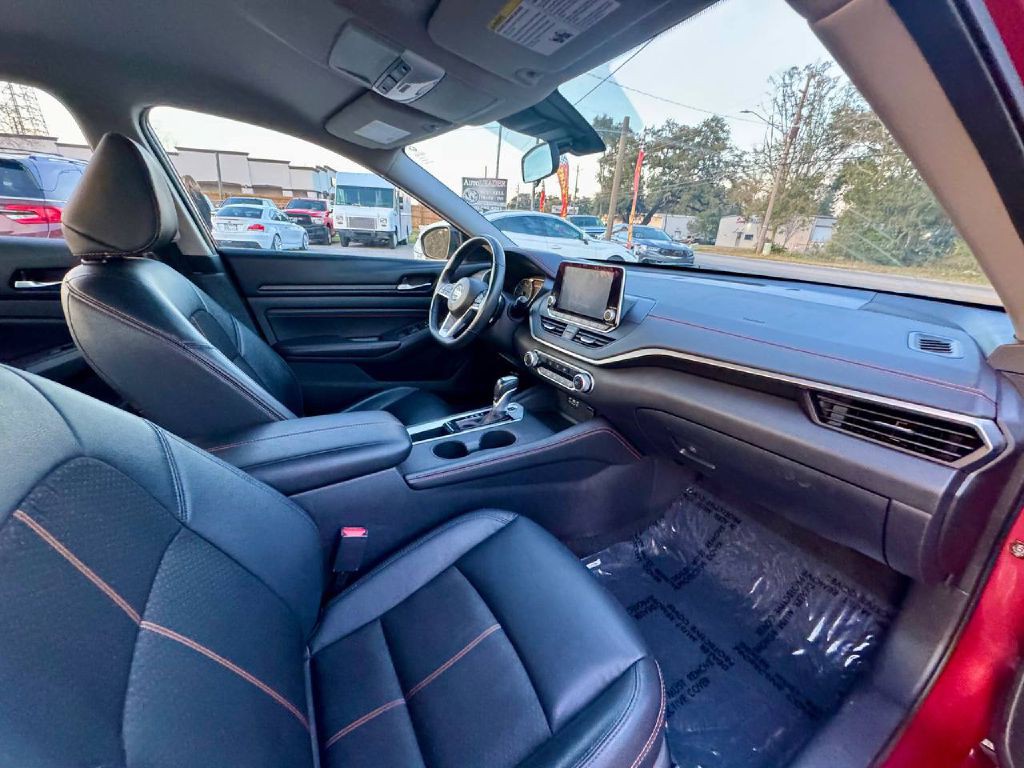 2021 Nissan Altima Image 12
