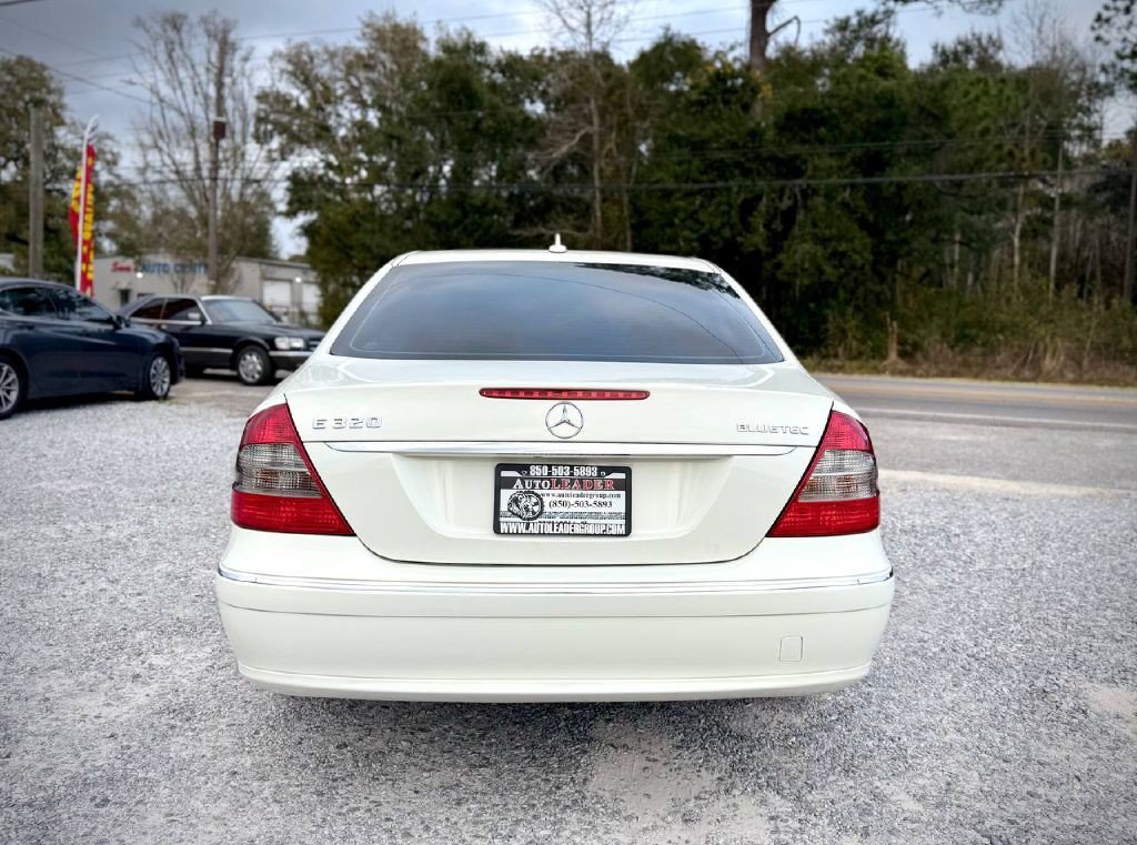 2009 Mercedes-Benz E-Class Image 3