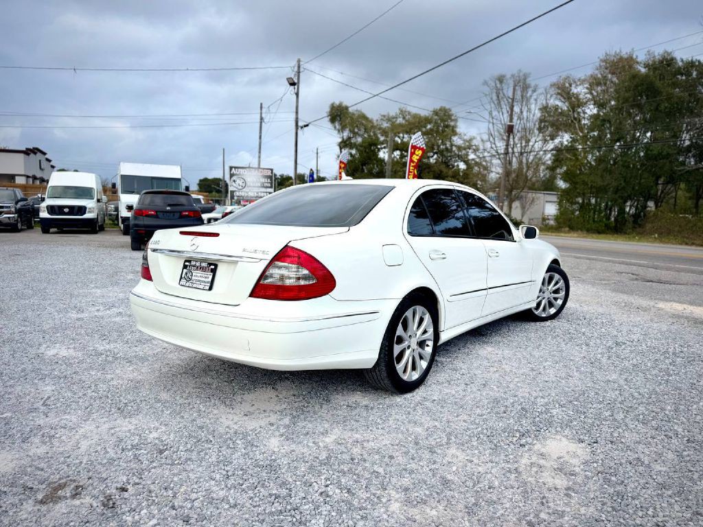 2009 Mercedes-Benz E-Class Image 4