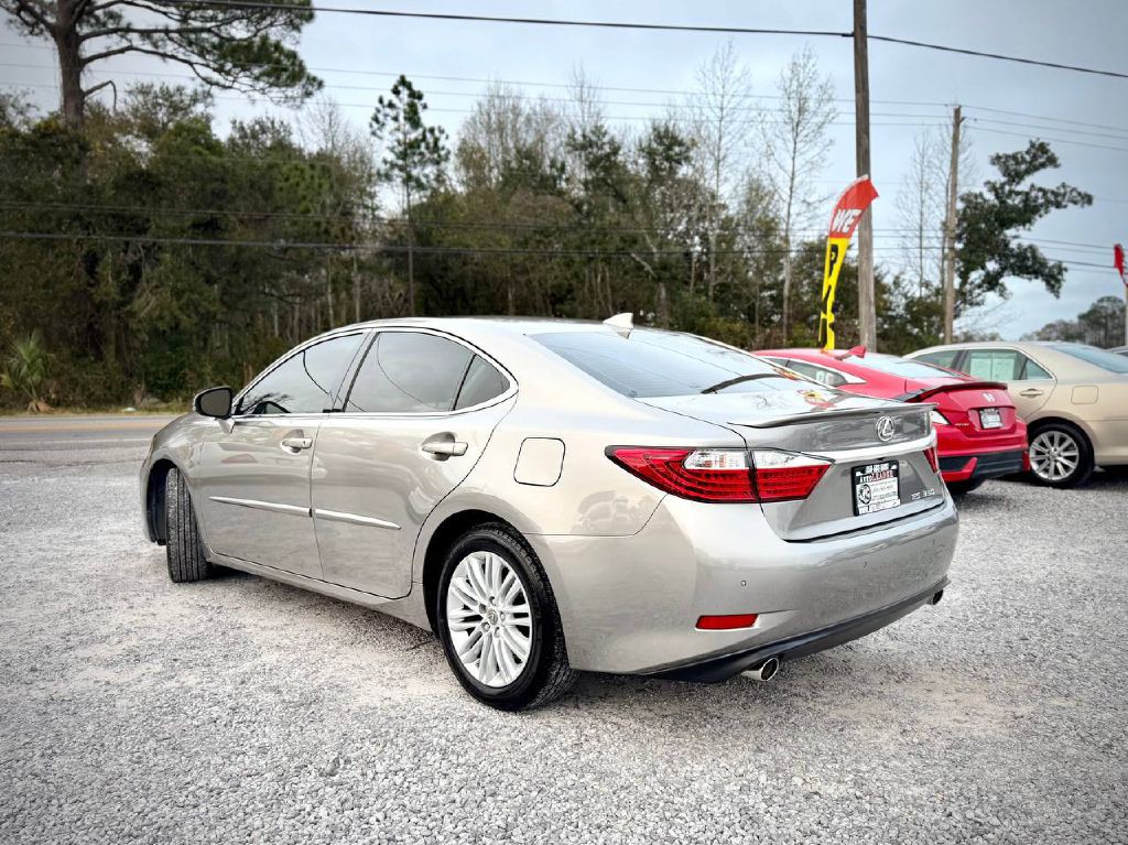 2015 Lexus ES Image 2