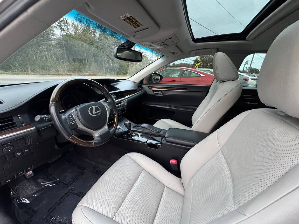 2015 Lexus ES Image 8