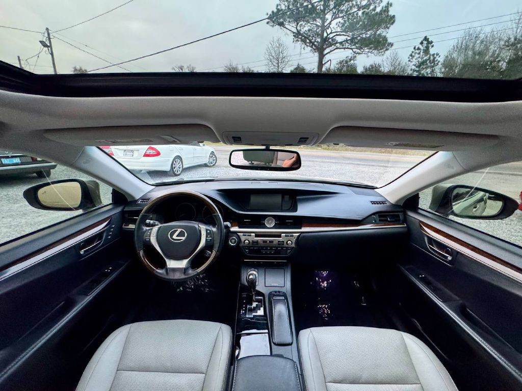 2015 Lexus ES Image 10