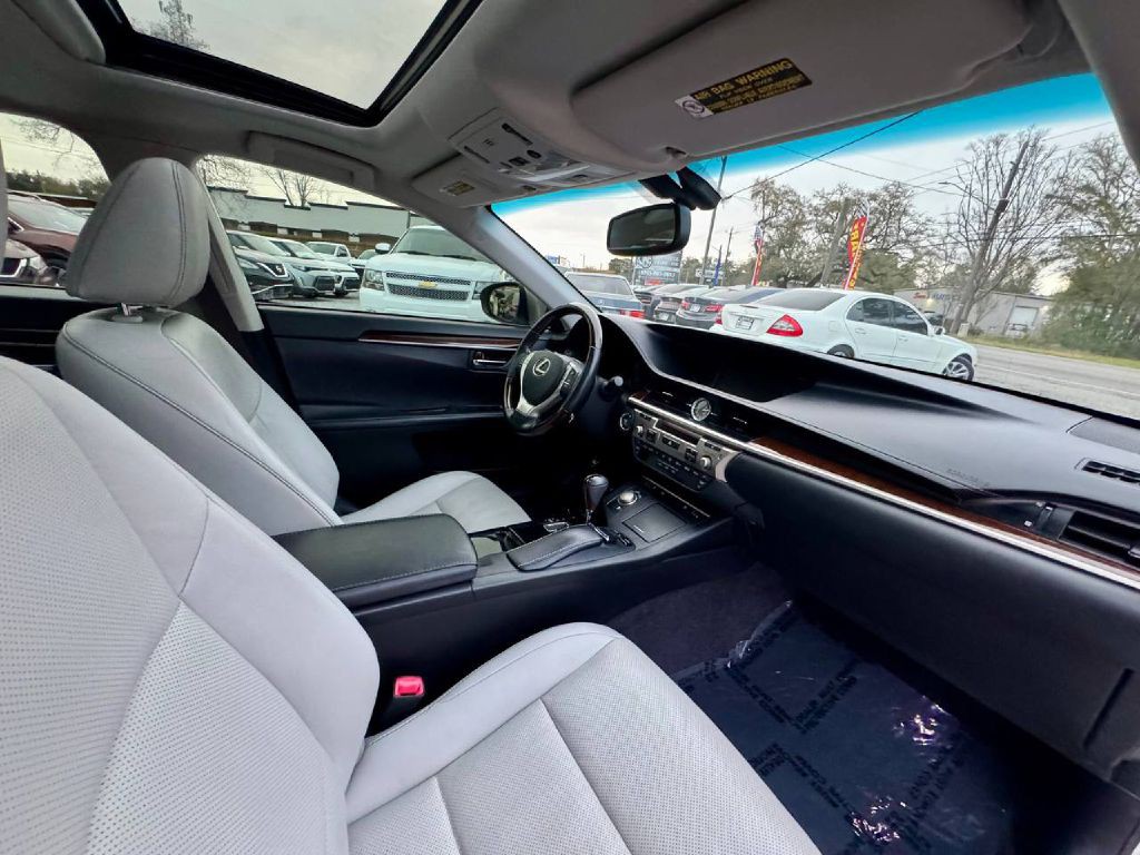 2015 Lexus ES Image 12
