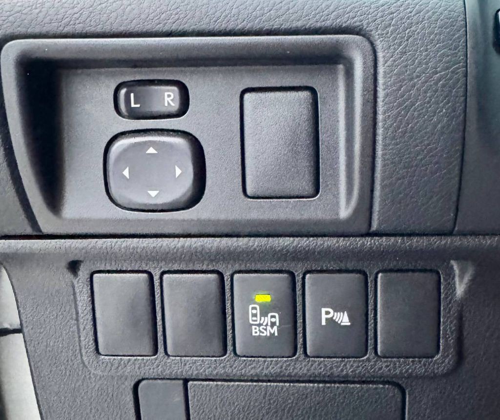 2015 Lexus ES Image 15