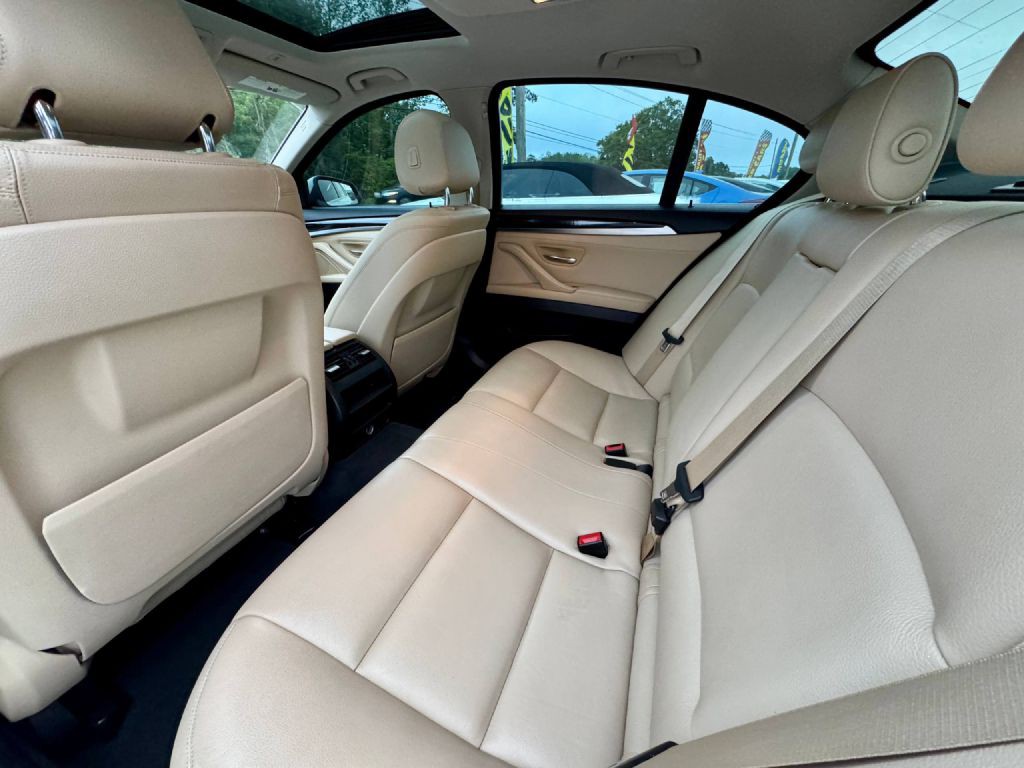 2016 BMW 5 Series Image 9