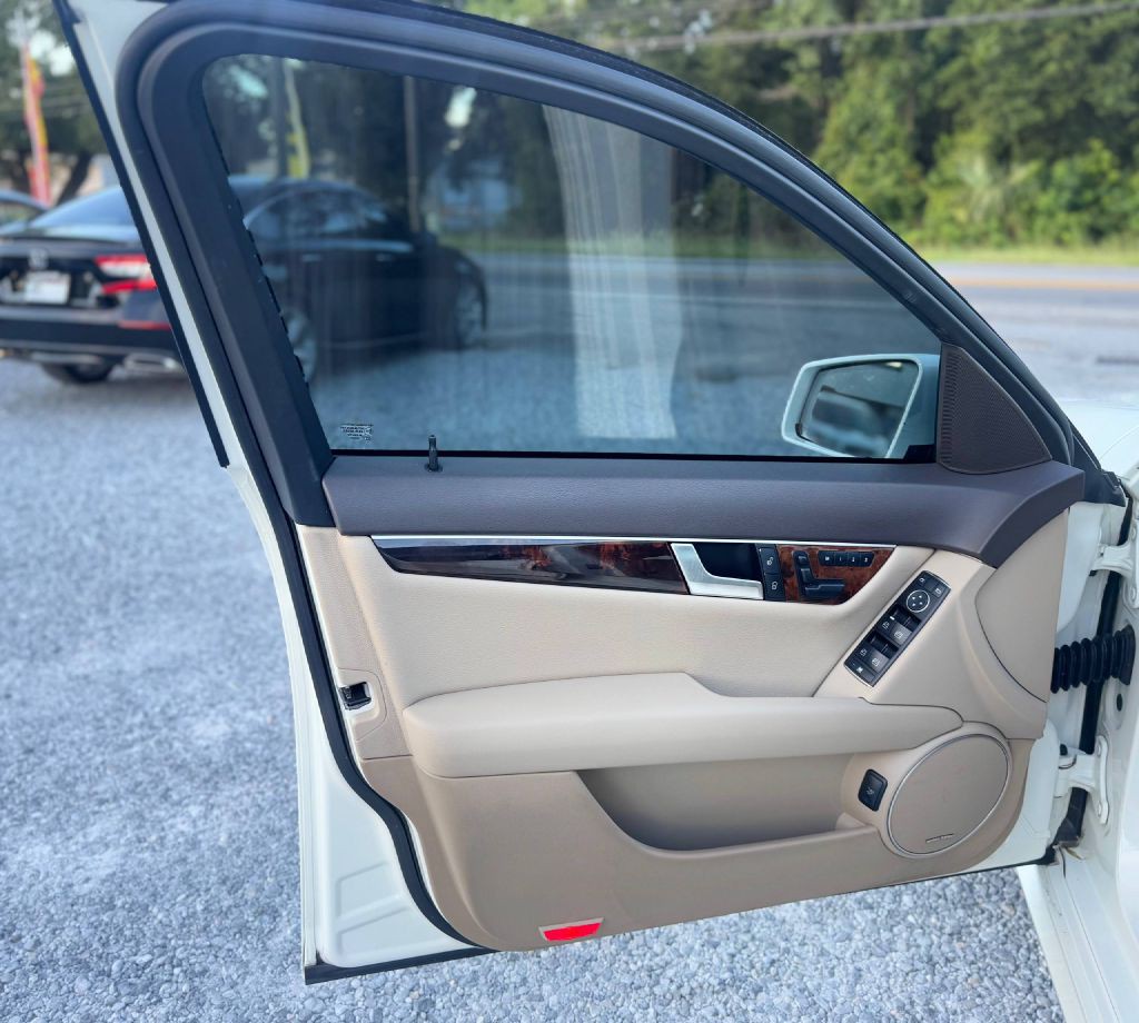 2012 Mercedes-Benz C-Class Image 8