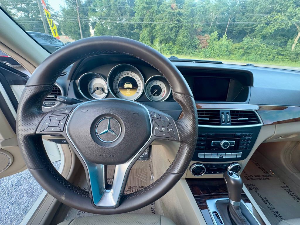 2012 Mercedes-Benz C-Class Image 15