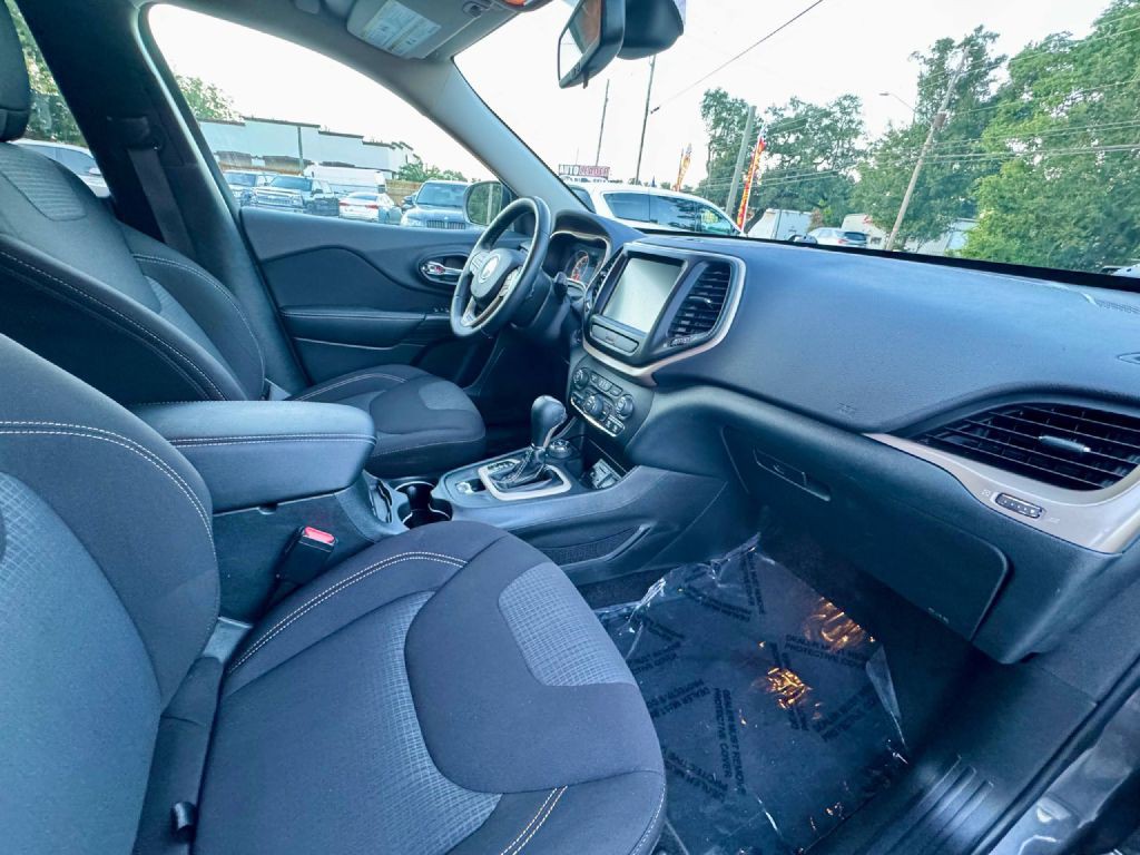 2016 Jeep Cherokee Image 12