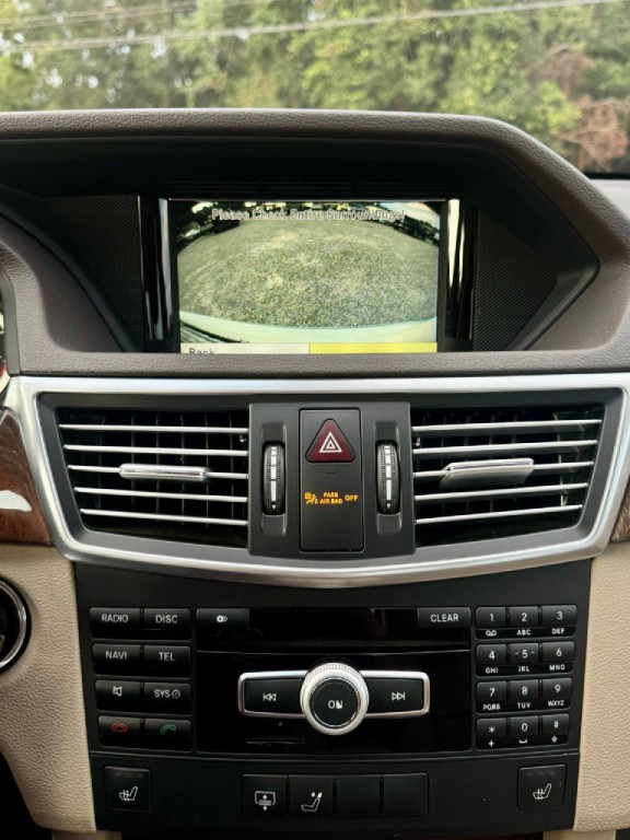 2012 Mercedes-Benz E-Class Image 18