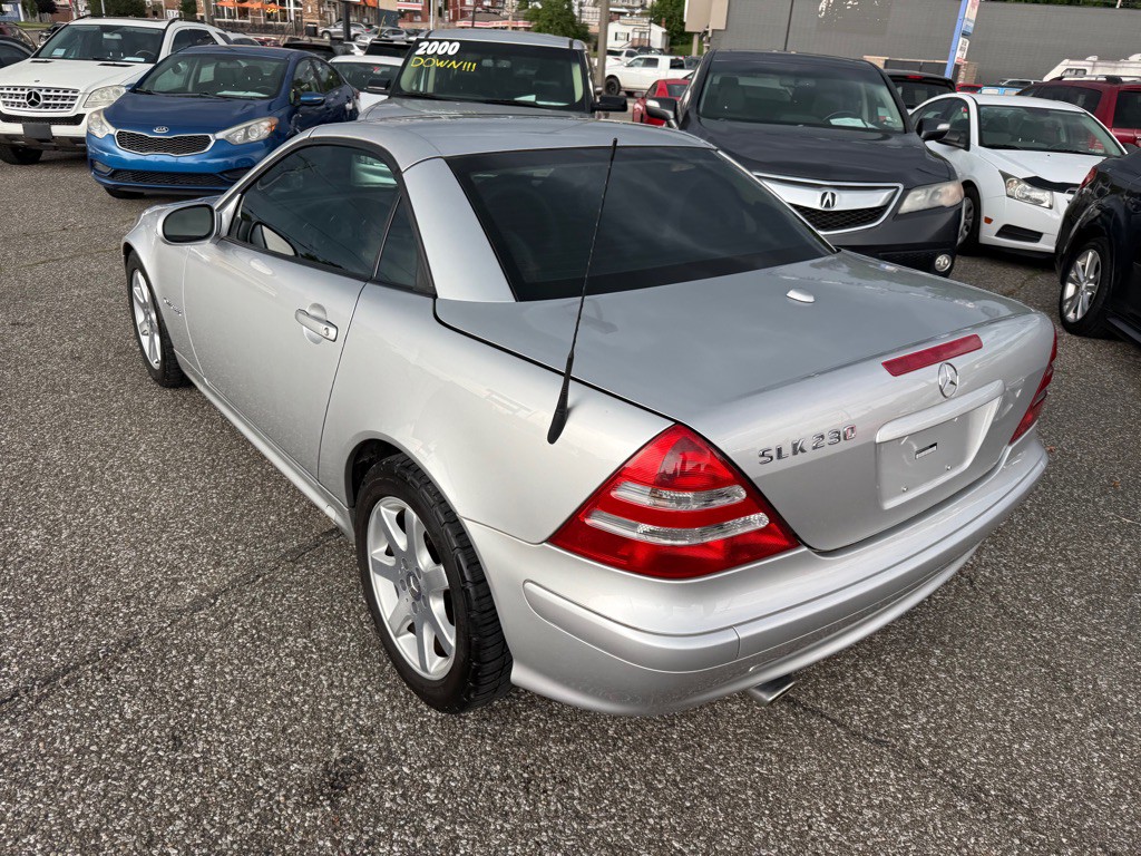 2001 Mercedes-Benz SLK-Class Image 11