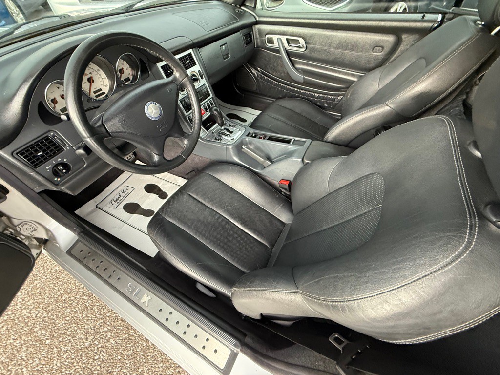 2001 Mercedes-Benz SLK-Class Image 13