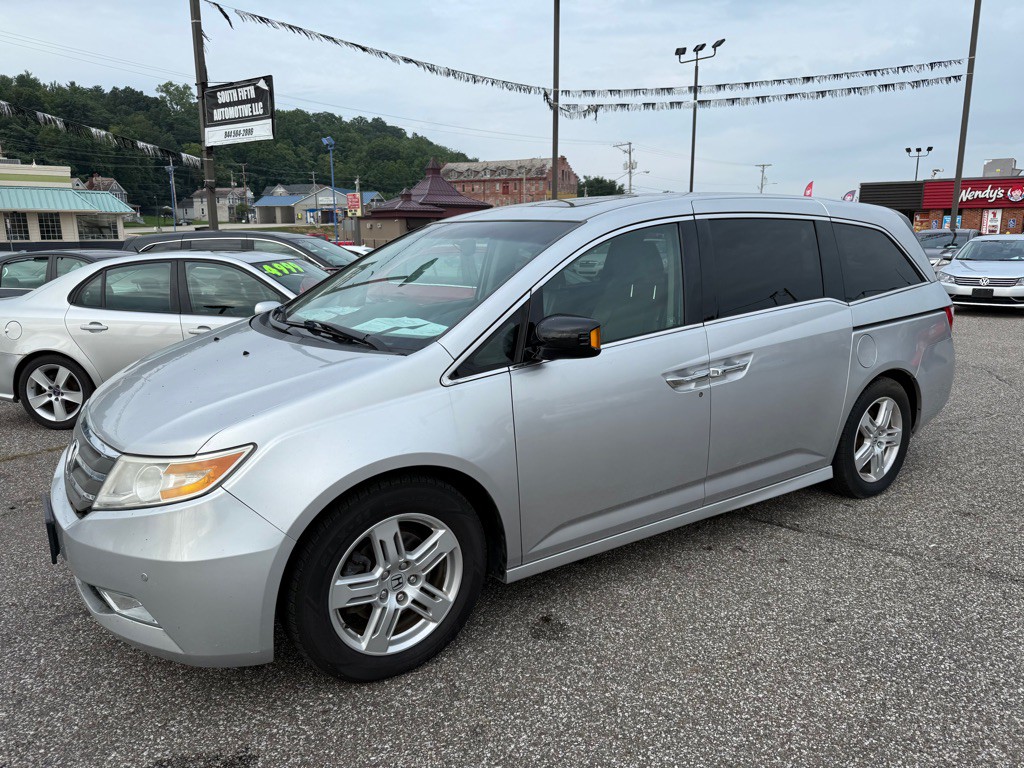 2011 Honda Odyssey Image 2