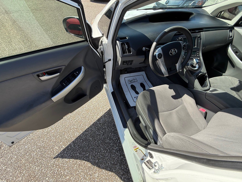 2010 Toyota Prius Image 14
