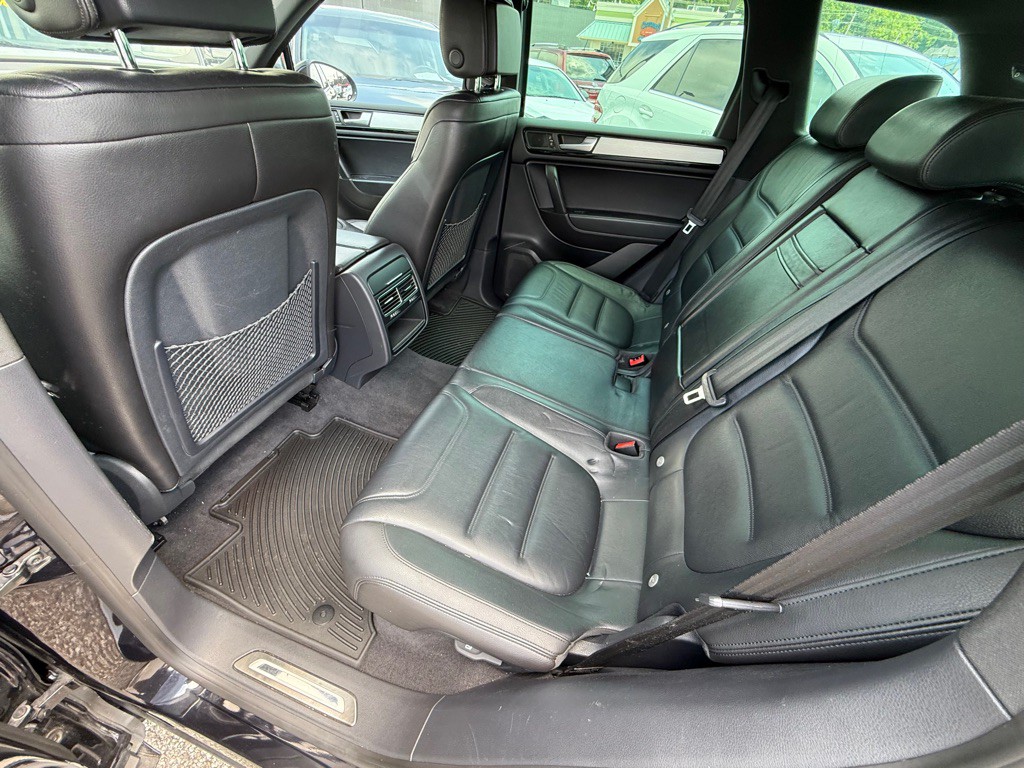 2014 Volkswagen Touareg Image 9
