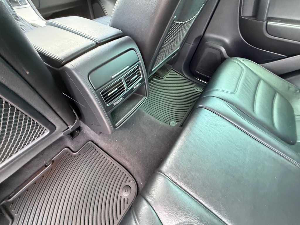 2014 Volkswagen Touareg Image 11