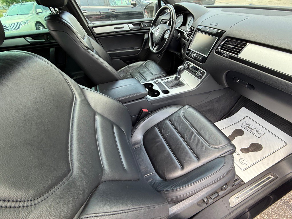 2014 Volkswagen Touareg Image 13