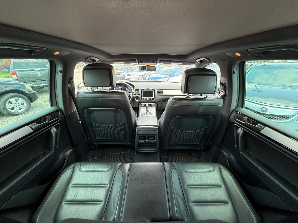 2014 Volkswagen Touareg Image 16