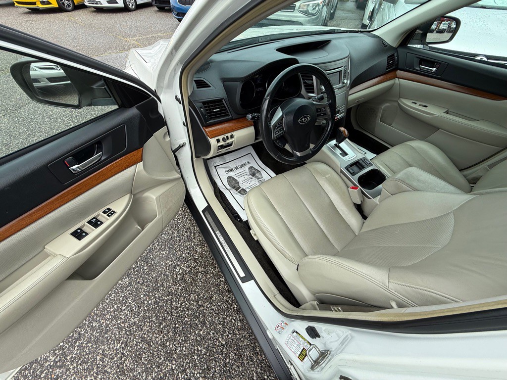 2014 Subaru Outback Image 13