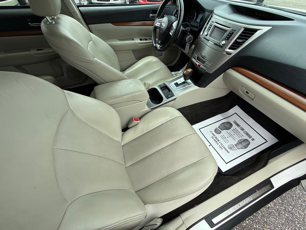 2014 Subaru Outback Image 18