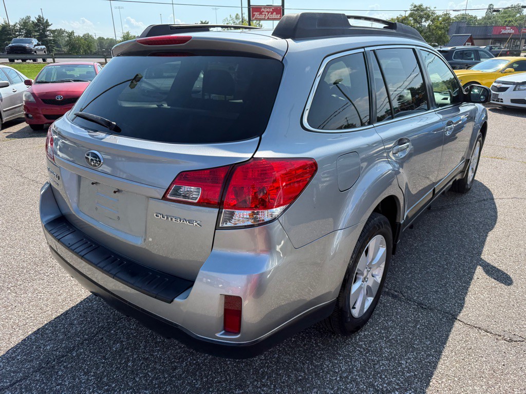 2010 Subaru Outback Image 8