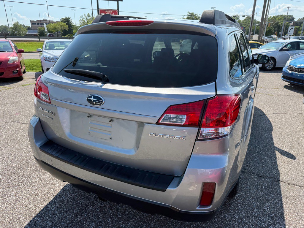 2010 Subaru Outback Image 9