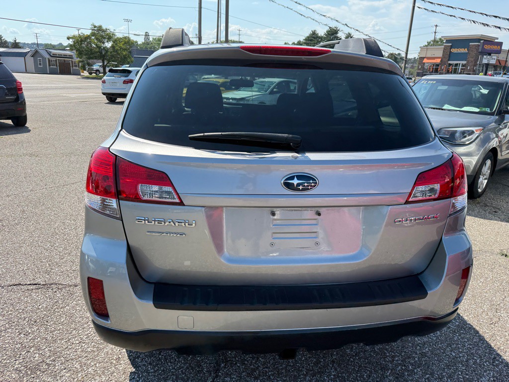 2010 Subaru Outback Image 10