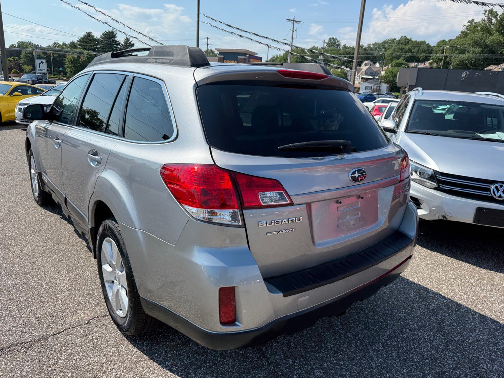 2010 Subaru Outback Image 11