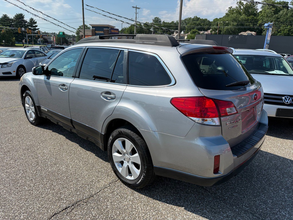 2010 Subaru Outback Image 12