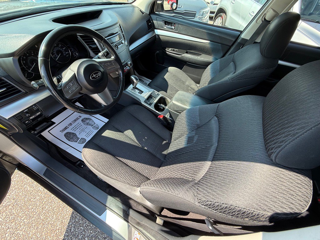 2010 Subaru Outback Image 14