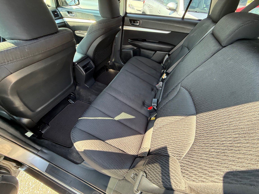 2010 Subaru Outback Image 16