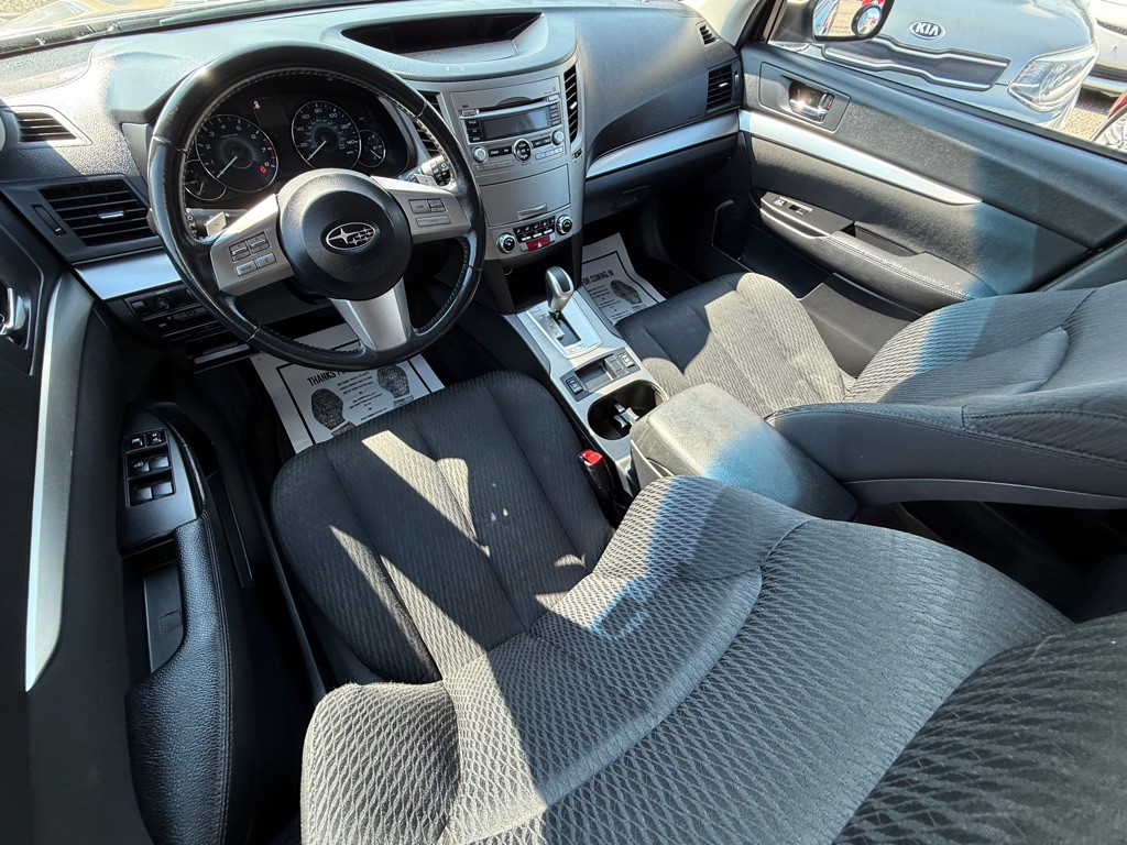 2010 Subaru Outback Image 17