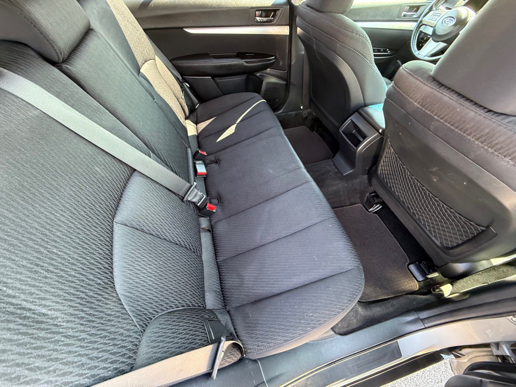 2010 Subaru Outback Image 18
