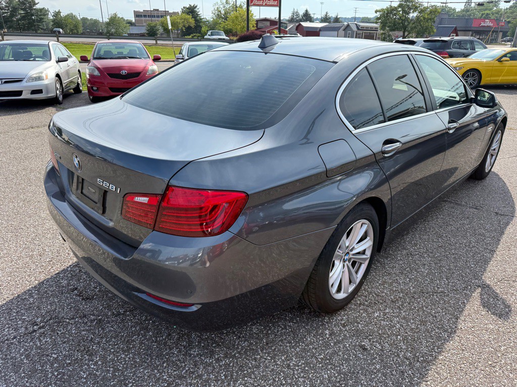 2015 BMW 5 Series Image 9