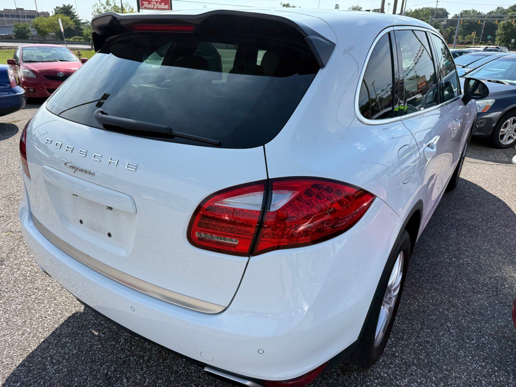 2013 Porsche Cayenne Image 6
