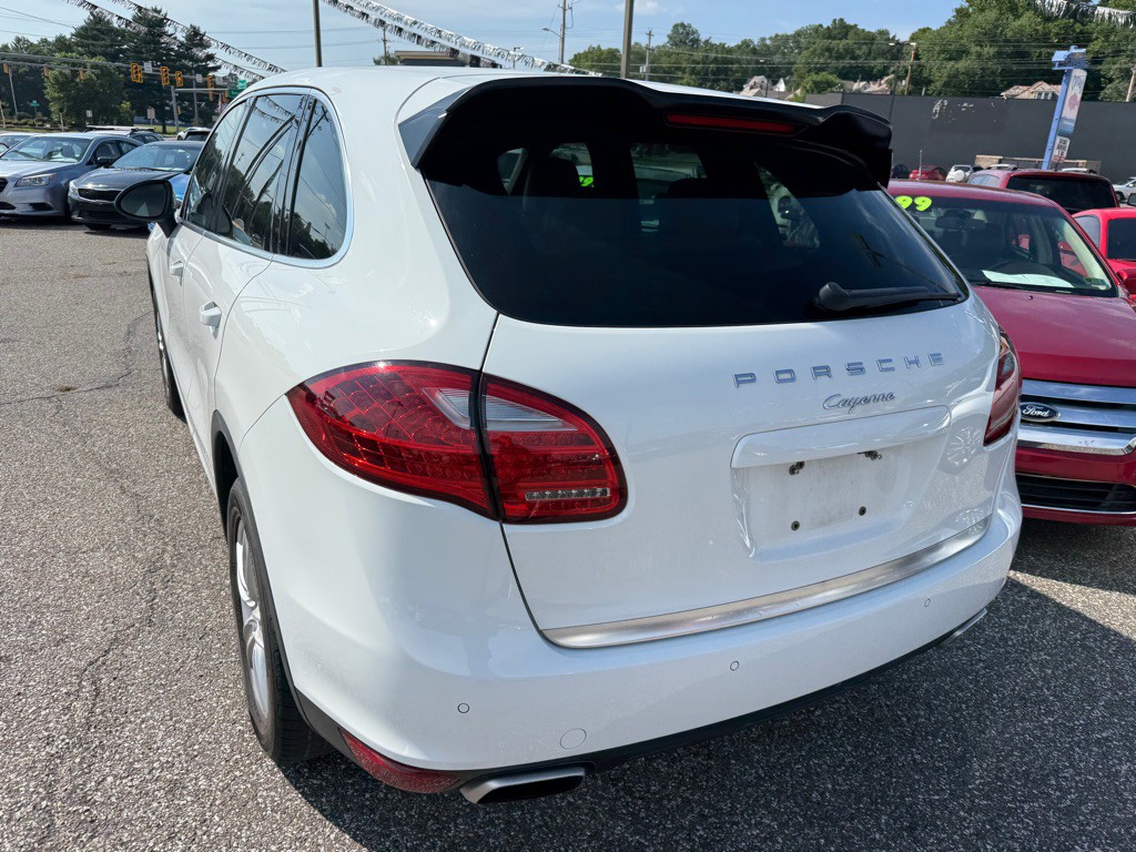 2013 Porsche Cayenne Image 8