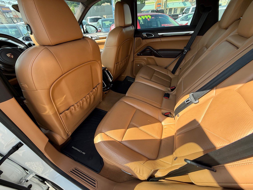 2013 Porsche Cayenne Image 13
