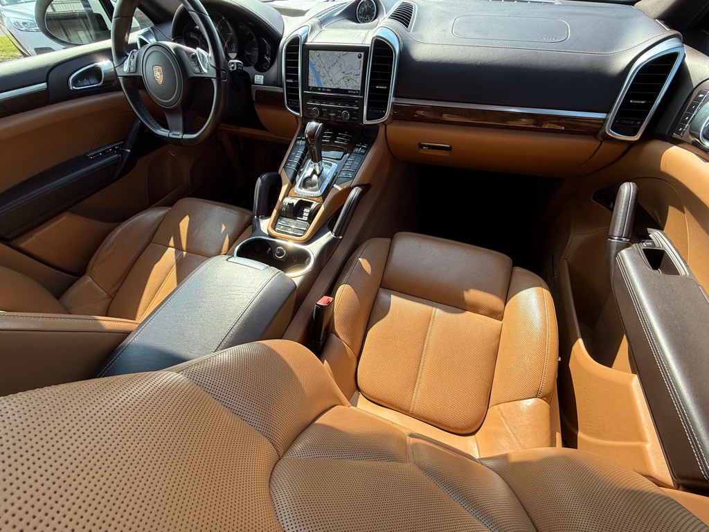 2013 Porsche Cayenne Image 16
