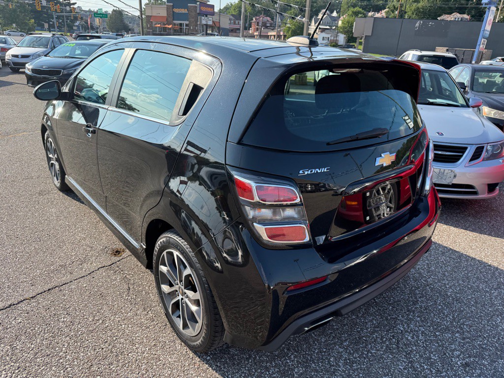 2017 Chevrolet Sonic Image 11