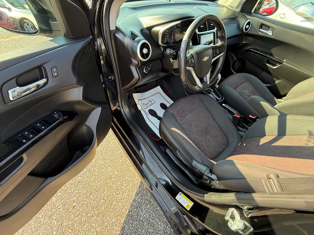 2017 Chevrolet Sonic Image 15
