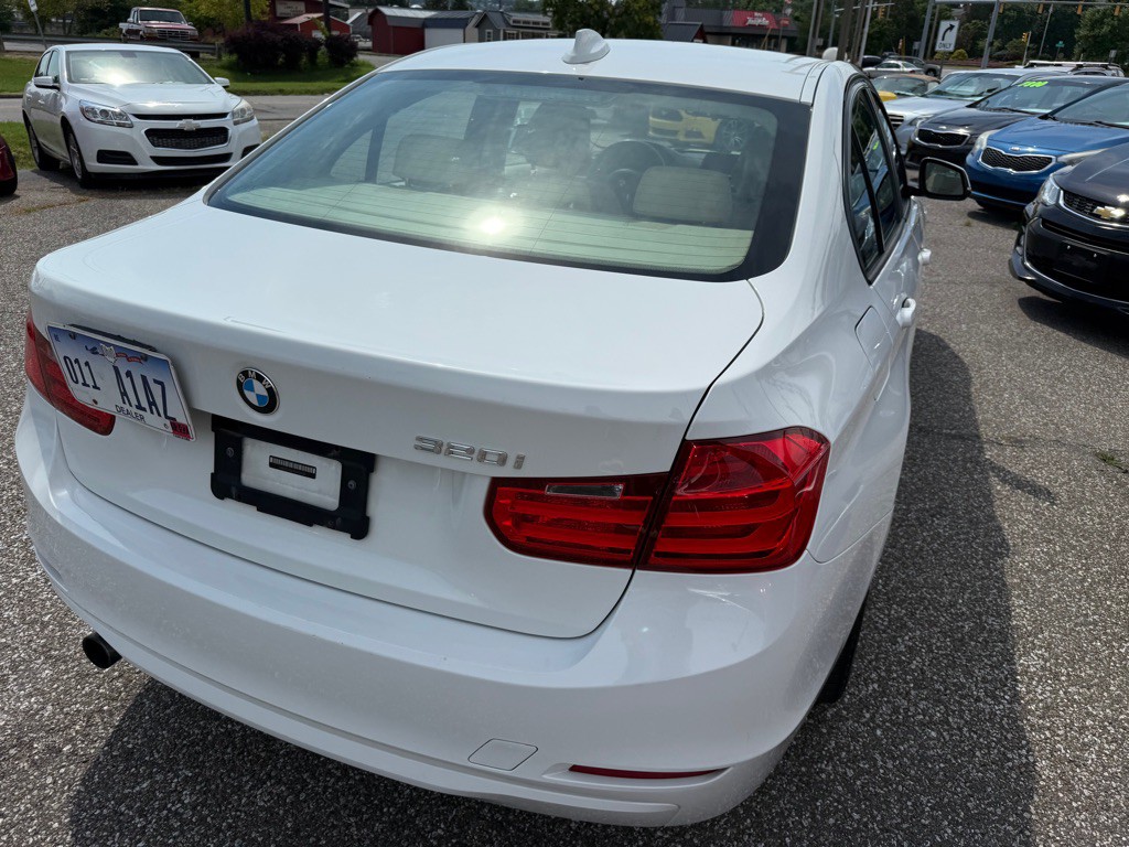 2015 BMW 3 Series Image 9